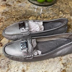 Tory Burch Women’s pewter loafers
